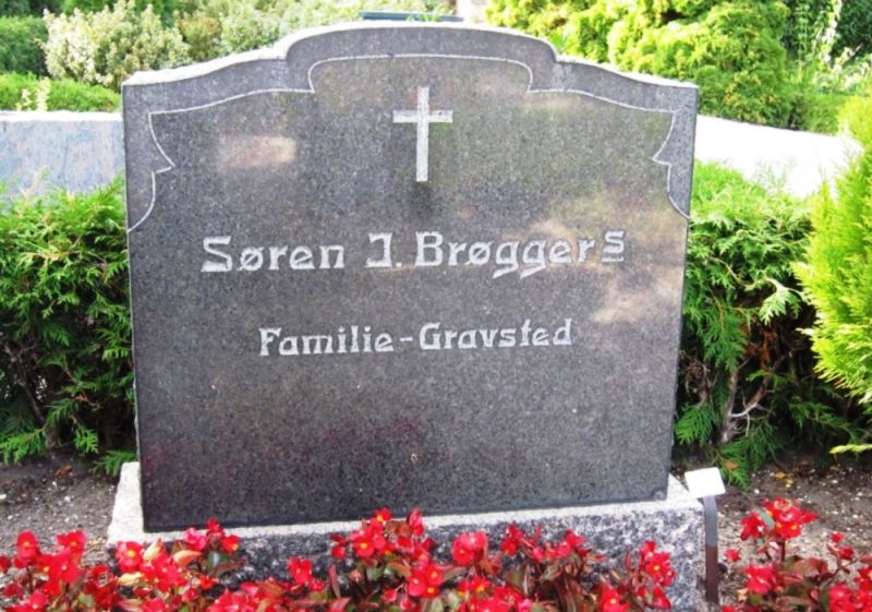 Soeren J. Broeggers Familie - Gravsted .JPG